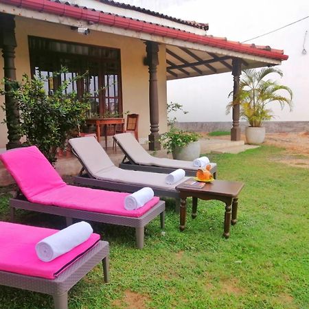 Nalendra Villa - Oceanfront Hikkaduwa Luaran gambar