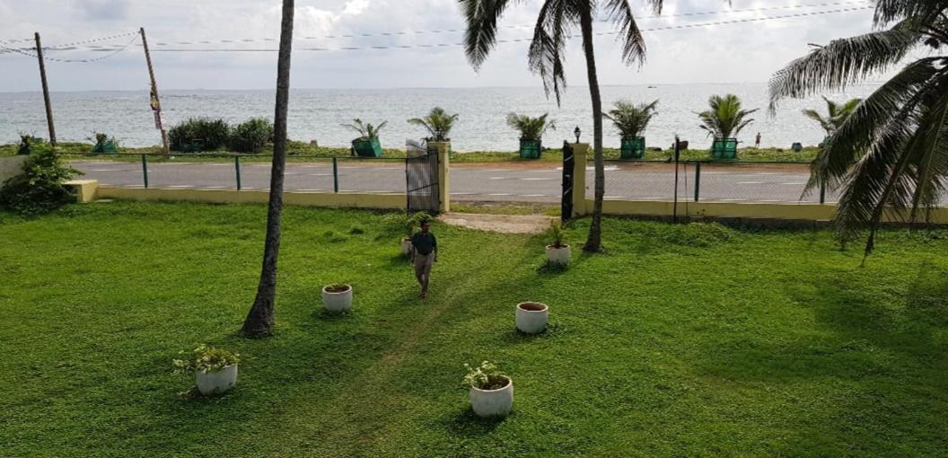Nalendra Villa - Oceanfront Hikkaduwa Luaran gambar