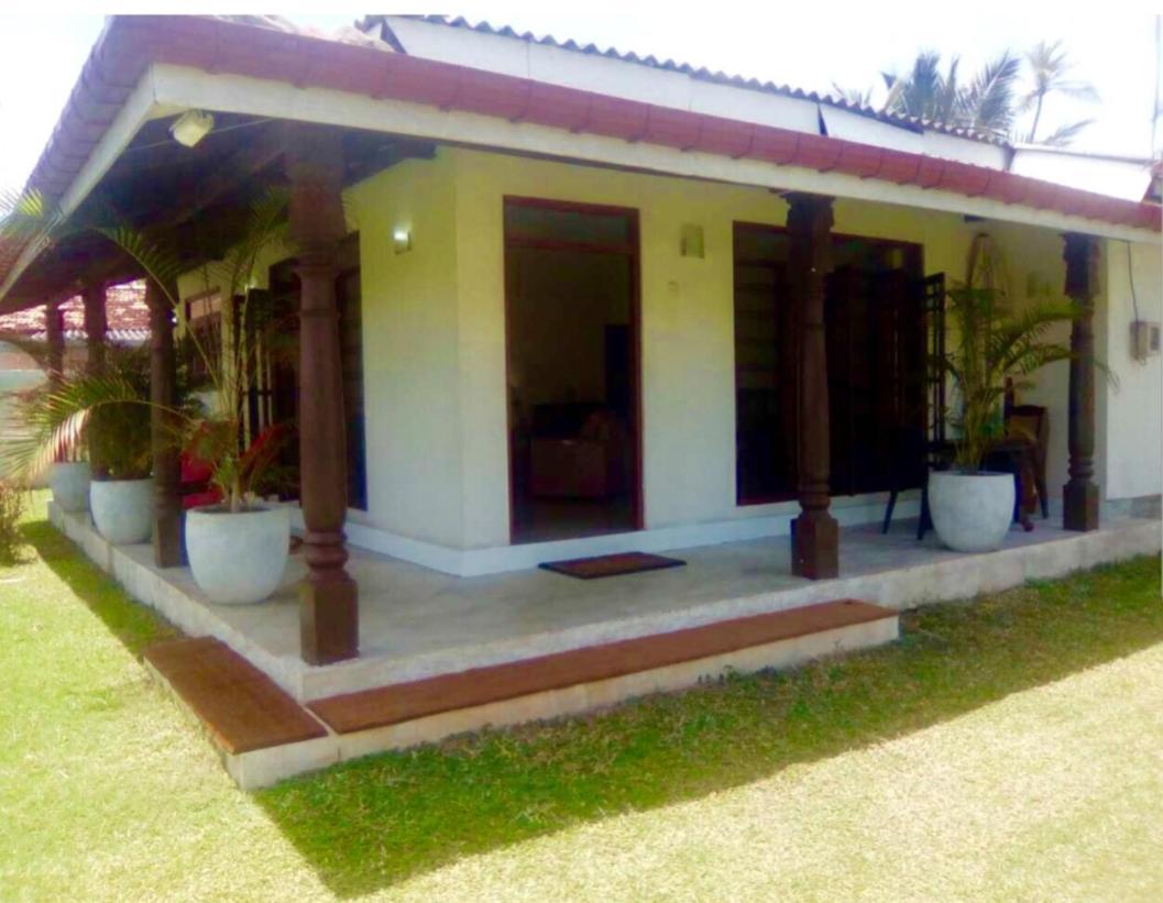 Nalendra Villa - Oceanfront Hikkaduwa Luaran gambar